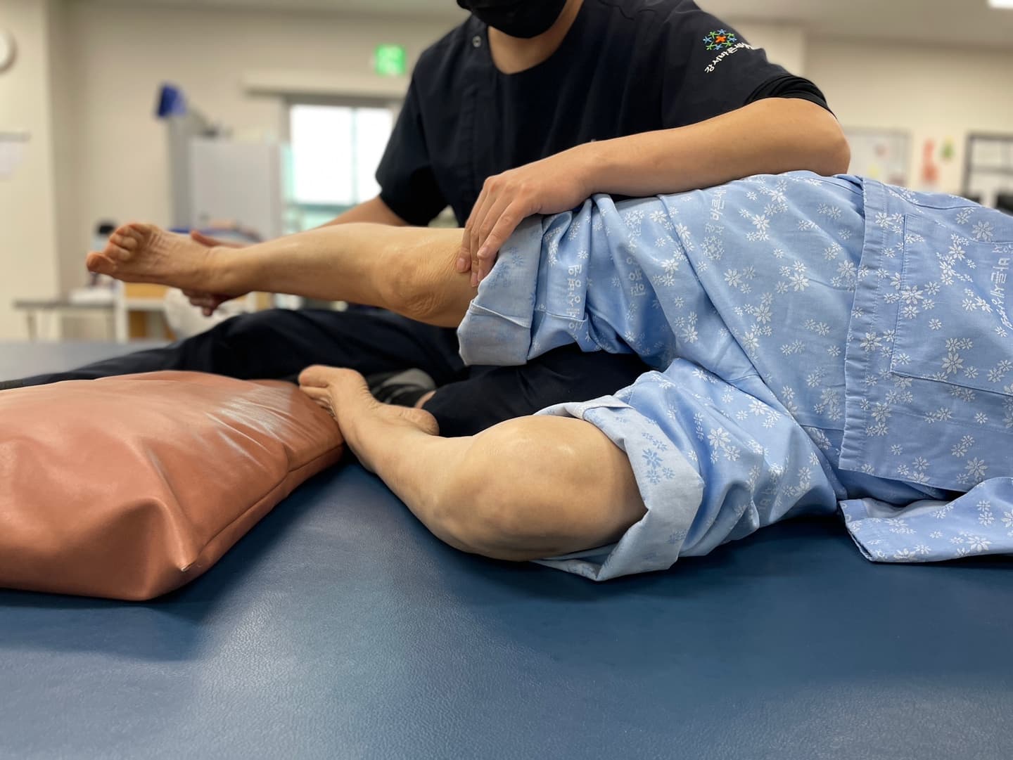 /assets/images/treatments/CNS 도수치료/중추신경계 도수치료 대표사진.jpg