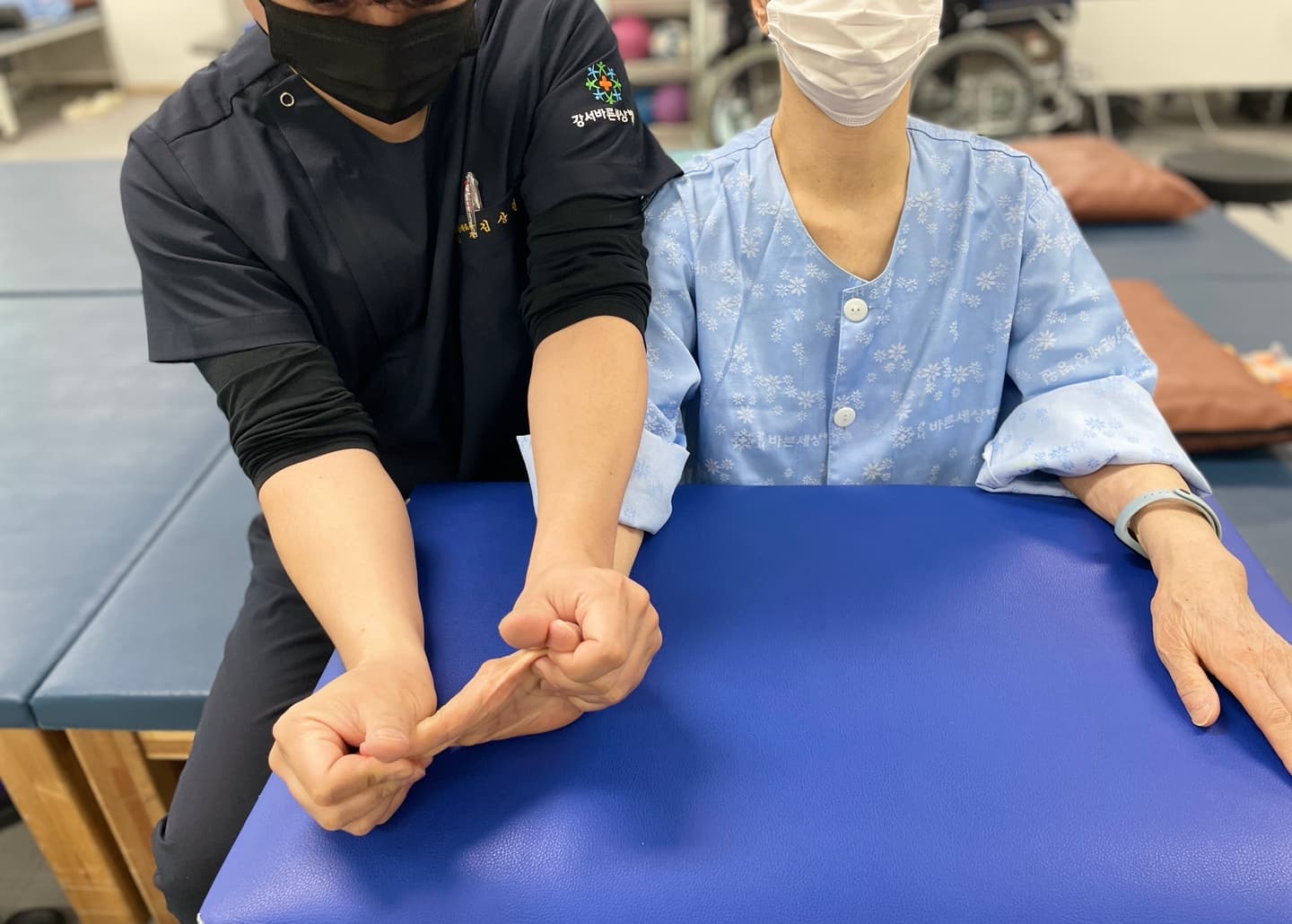 /assets/images/treatments/CNS 도수치료/중추신경계 도수치료-3.jpg